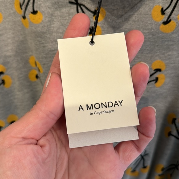 NWT size 6 A MONDAY in Copenhagen Gray Dot Flower Print Anna Dress! - Picture 7 of 16